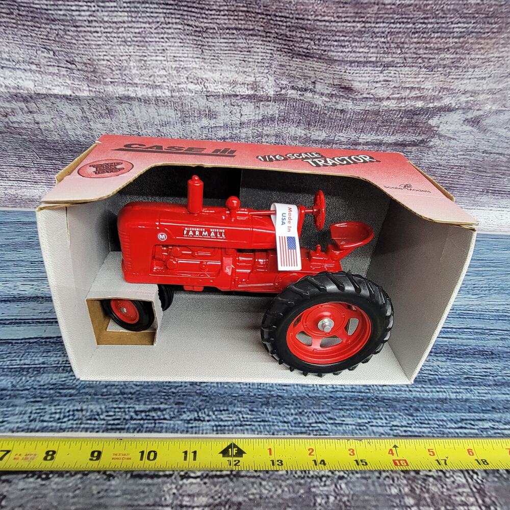 Vtg Scale Models 1/16 scale IH MCCORMICK Deering Farmall Model M n/frontend red